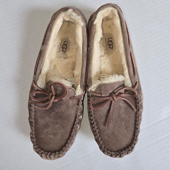Uggs Dakota Moccasin leather slippers . Size 9 - Picture 1 of 10